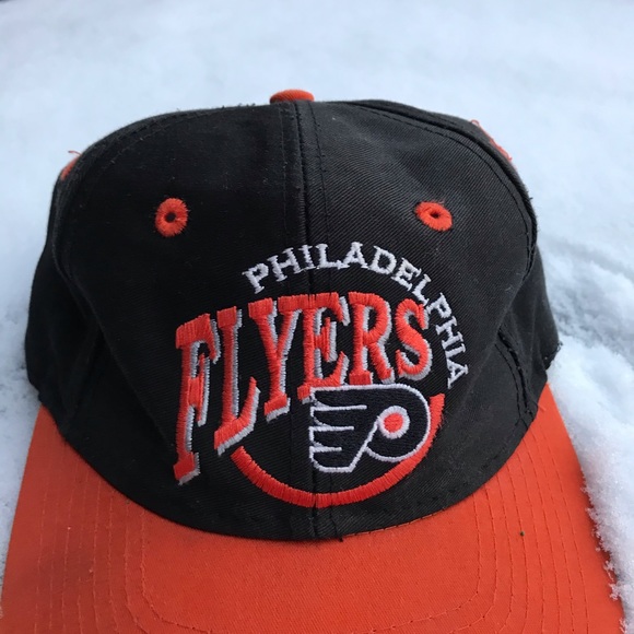 Philadelphia Flyers strap back by the game - Picture 2 of 4